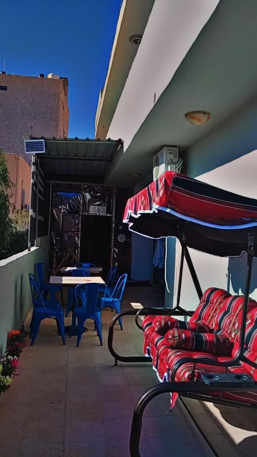 Its Your Choice Hostel 瓦迪穆萨 外观 照片