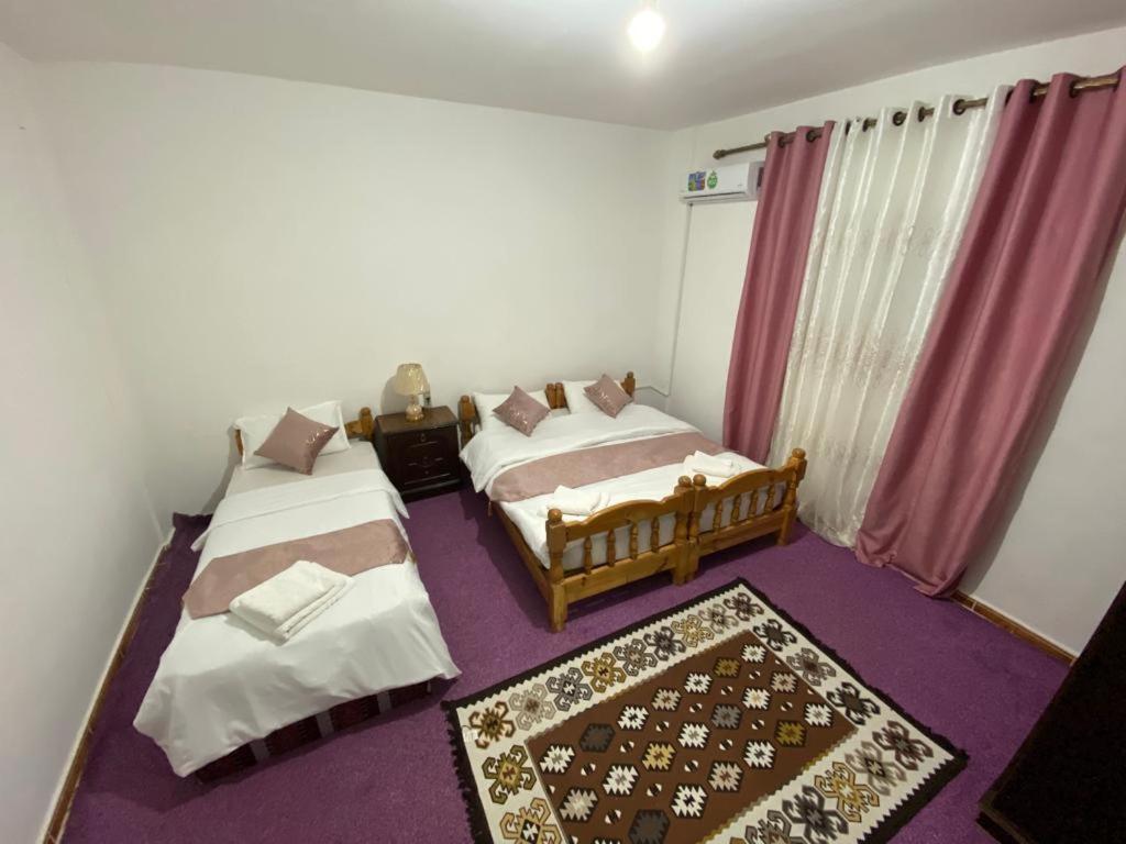 Its Your Choice Hostel 瓦迪穆萨 外观 照片