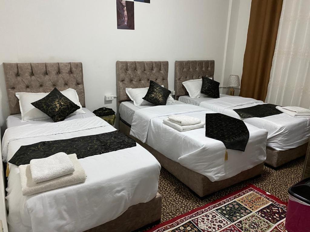 Its Your Choice Hostel 瓦迪穆萨 外观 照片
