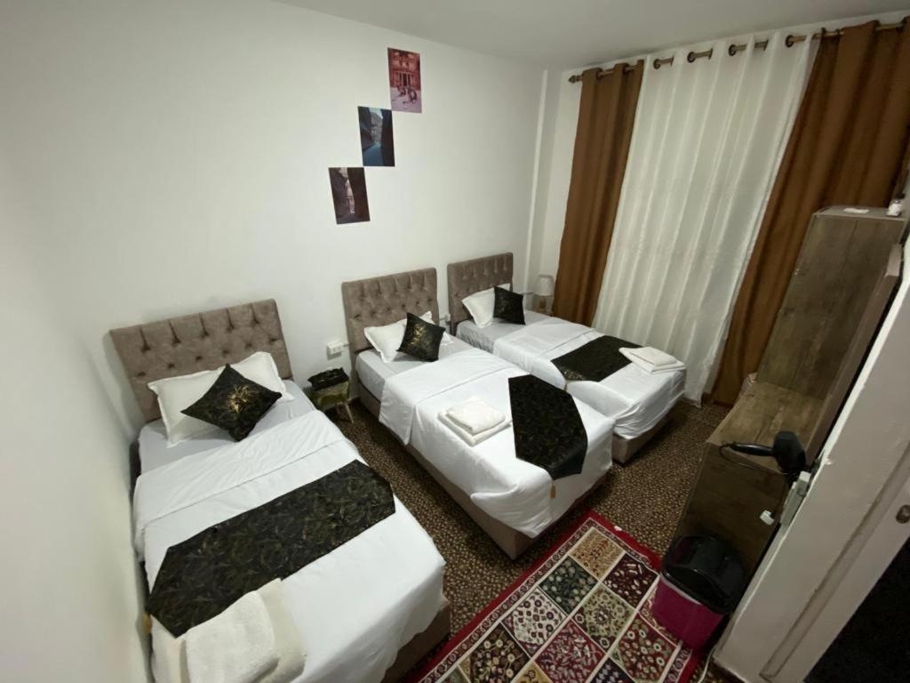 Its Your Choice Hostel 瓦迪穆萨 外观 照片