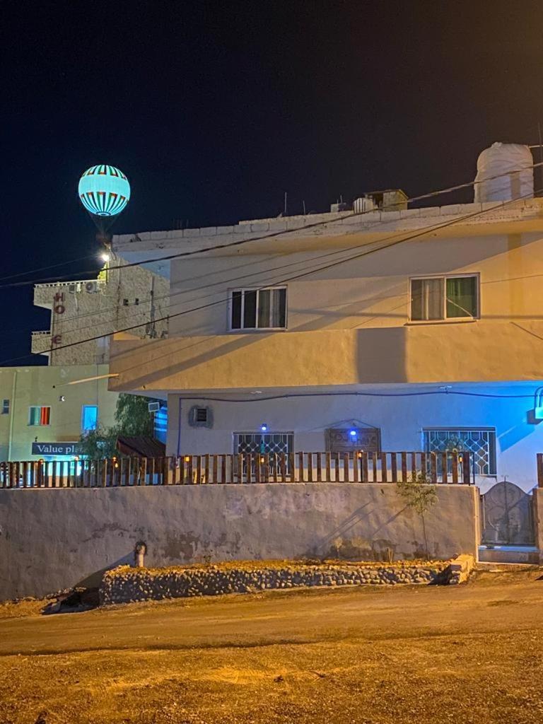 Its Your Choice Hostel 瓦迪穆萨 外观 照片