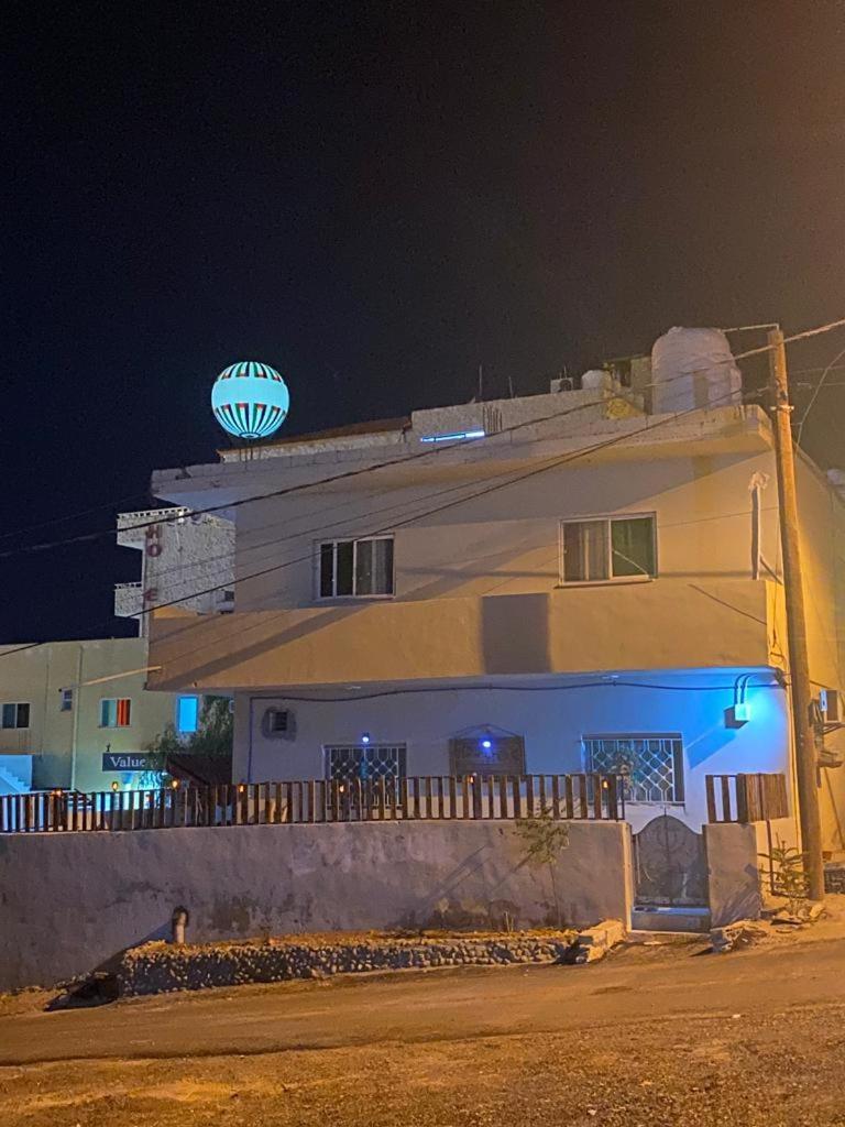 Its Your Choice Hostel 瓦迪穆萨 外观 照片