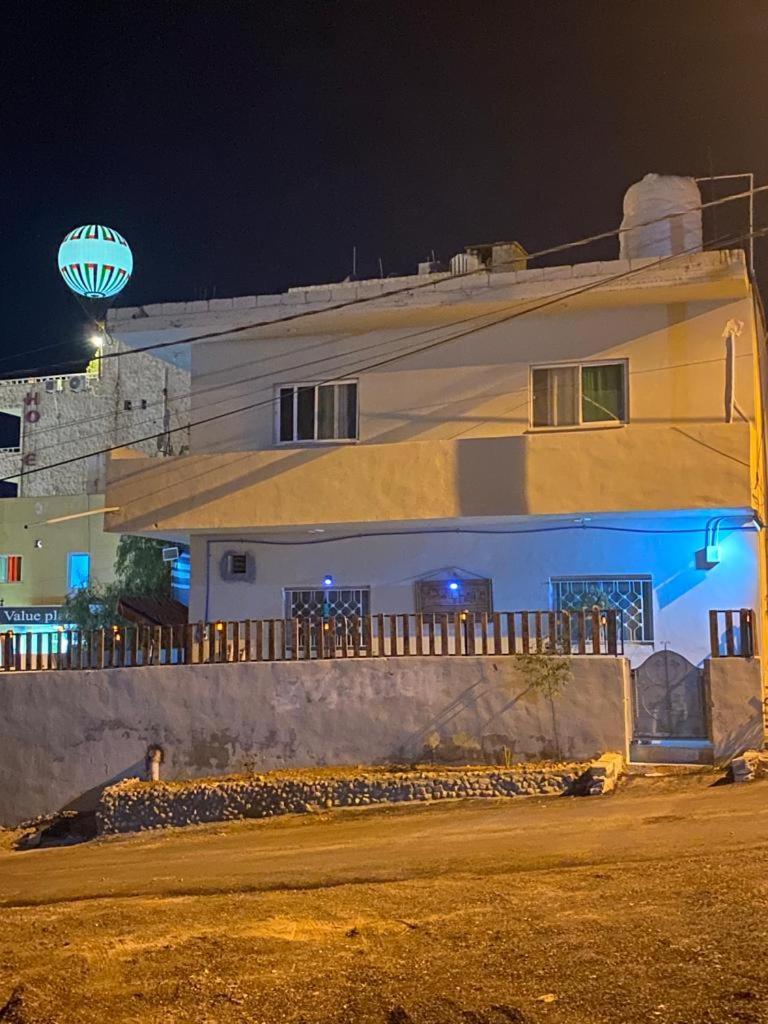 Its Your Choice Hostel 瓦迪穆萨 外观 照片