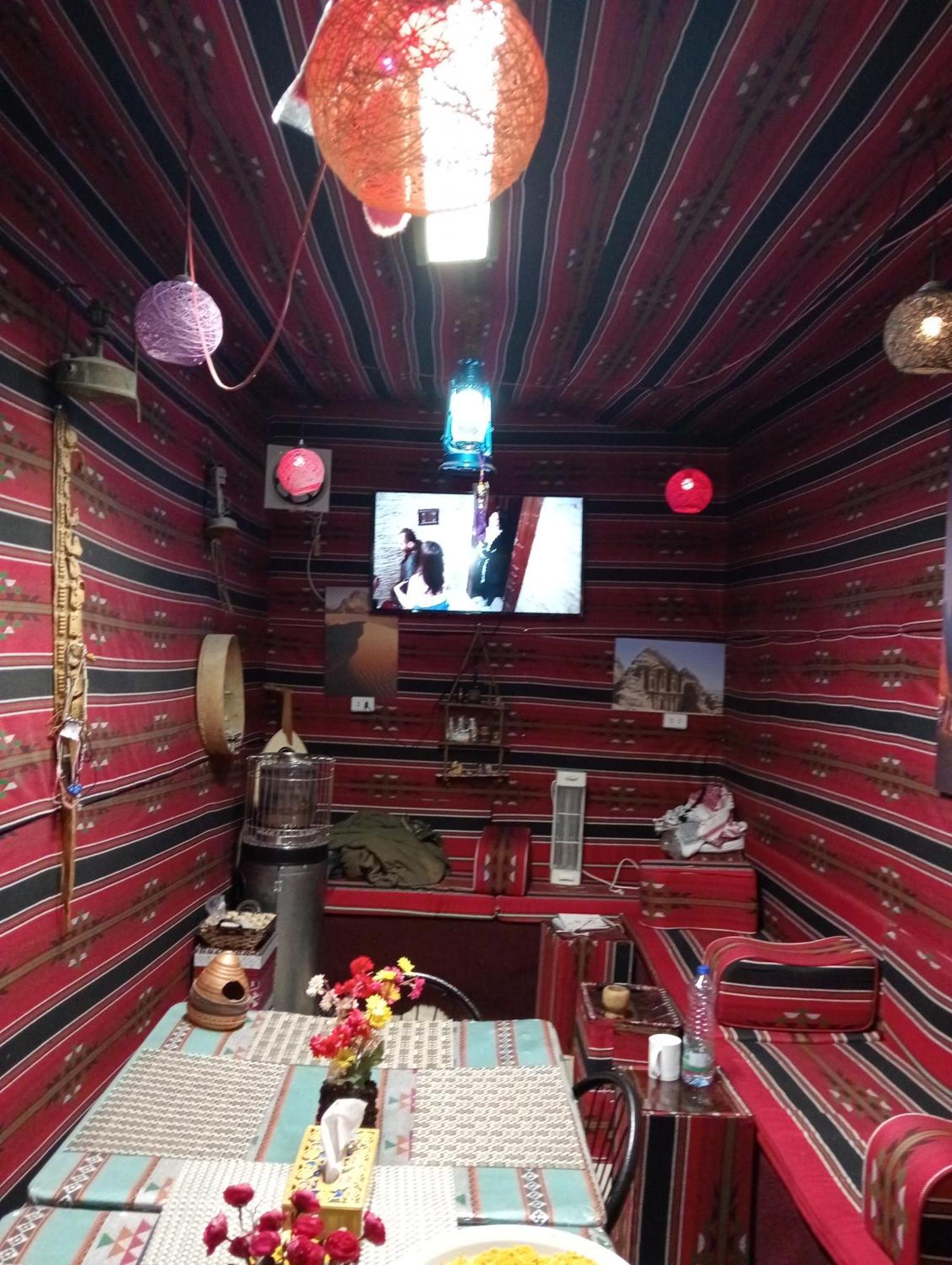 Its Your Choice Hostel 瓦迪穆萨 外观 照片
